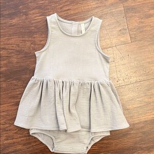 Quincy Mae Sleeveless Peplum Bodysuit in Light Gray